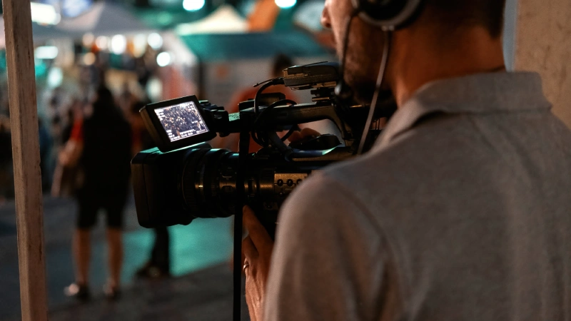 professional-cameraman-recording